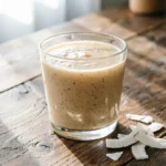 Bebida Mounjaro caseira suave com aveia, banana verde e coco.